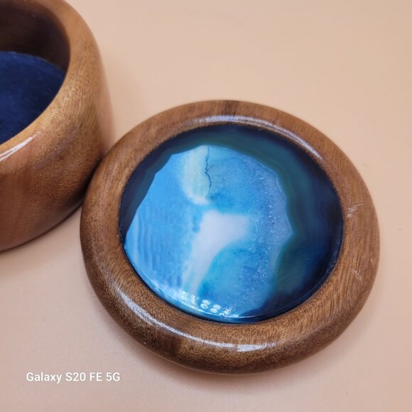 Woodstones Round Brazilian Wooden Agate Inlaid Top Trinket Jewelry Box - Picture 4 of 10